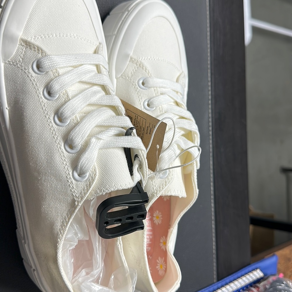 women's shoes i have different colors and sizes